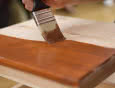 Jak naprawiać i zabezpieczać meble z drewna?  