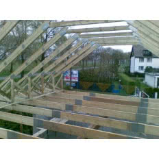 Wiązary z poddaszem użytkowym: attyka i mansarda