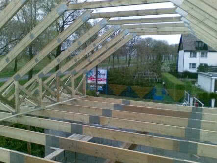 Wiązary z poddaszem użytkowym: attyka i mansarda