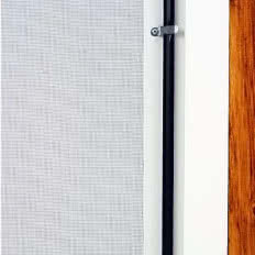 Moskitiera okienna z kołnierzem