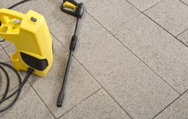 Bruk-Bet: jak wyczyścić kostkę brukową? 