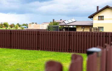 Wszystko, co trzeba wiedzieć o ogrodzeniach metalowych Hanbud