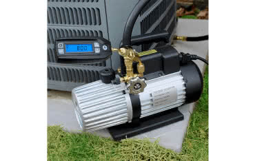 Mastercool 98063-BT - nowoczesny wakuometr z modułem Bluetooth