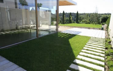 Właściwości i zasady układania płyt tarasowych Trawertyn