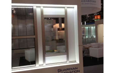 Szkło SunGuard PVGU z ogniwami fotowoltaicznymi