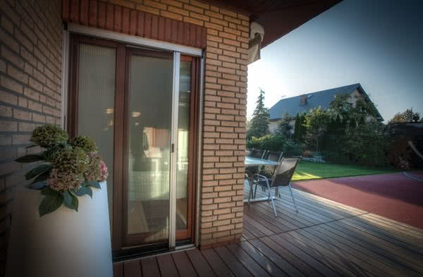 Moskitiery - ochrona przed \"niechcianymi gośćmi\"