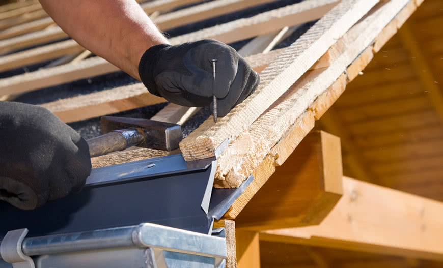 Wymiana poszycia dachowego – na co zwrócić uwagę?