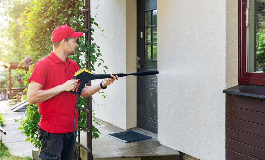 Ściany zewnętrzne po zimie – jak naprawić typowe usterki?