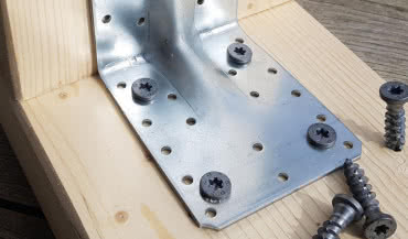 Wkręty SSF i SSH - szybsze mocowanie złączy ciesielskich