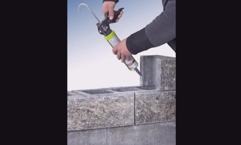 Firma JONIEC: Jak przykleić elementy ogrodzenia Gorc® | Instrukcja