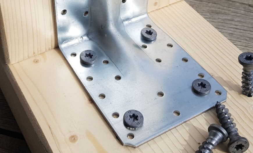 Wkręty SSF i SSH - szybsze mocowanie złączy ciesielskich