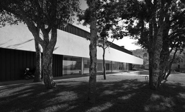 Okna wielkoformatowe PanoramAH! wykorzystane w projekcie domu Casa Bom Jesus