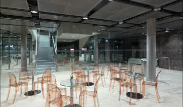 Przeszklenia wewnętrzne Solparku - funkcjonalna i czytelna architektura