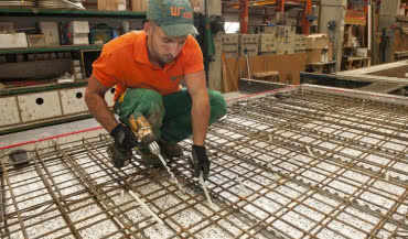 Izolacja termiczna prefabrykowanych ścian warstwowych – jak to zrobić?