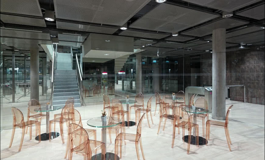 Przeszklenia wewnętrzne Solparku - funkcjonalna i czytelna architektura