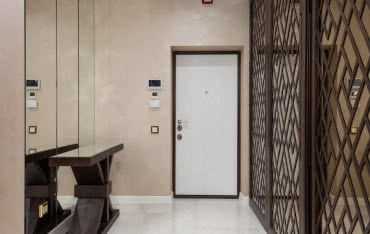 Czym różni się futryna stała od regulowanej i jak wybrać odpowiednią?