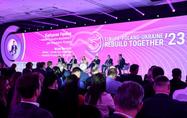 „Rebuild Ukraine” – FAKRO w Warszawie i Lwowie