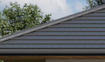 Nowość – w pełni płaska blachodachówka modułowa Garda