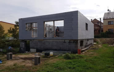 Dom z piwnicą – jakie są zalety i wady? Ile to kosztuje? 