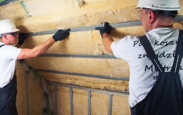 Ile kosztuje ocieplenie poddasza wełną mineralną? Ceny robocizny w 2024 roku