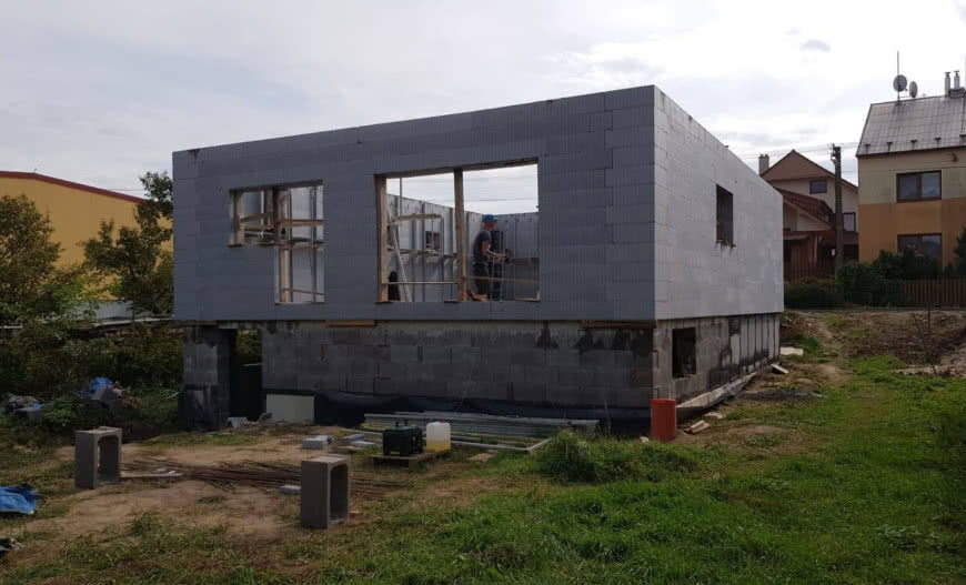 Dom z piwnicą – jakie są zalety i wady? Ile to kosztuje? 