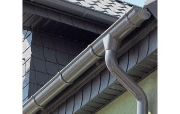 Czy rynny są koniecznym elementem każdego dachu?