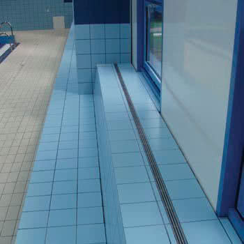 System nawiewnych szyn szczelinowych