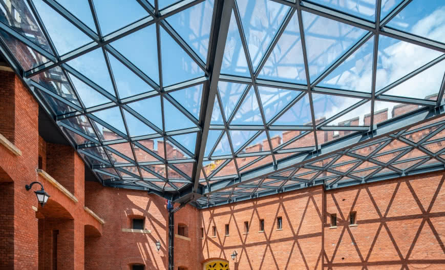 Jak nowoczesne przeszklenia zmieniają oblicze architektury?