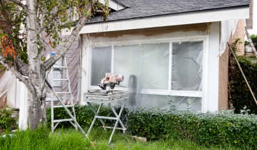 Jak zabezpieczyć okna podczas remontu?