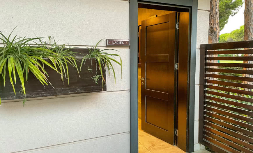 Jak wyregulować drzwi zewnętrzne? Prosty poradnik krok po kroku