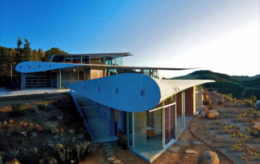 Konstrukcja dachowa ze skrzydeł Boeinga