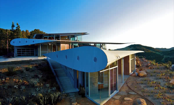 Konstrukcja dachowa ze skrzydeł Boeinga