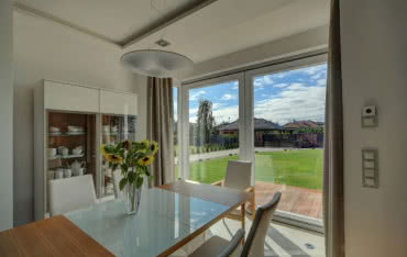 Spokój na urlopie - zabezpiecz dom przed kradzieżą