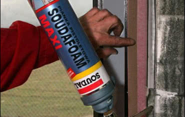 Izolacyjność akustyczna okien a szczelina włosowata