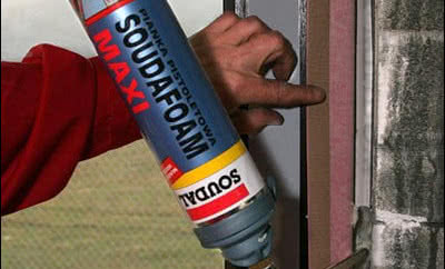 Izolacyjność akustyczna okien a szczelina włosowata