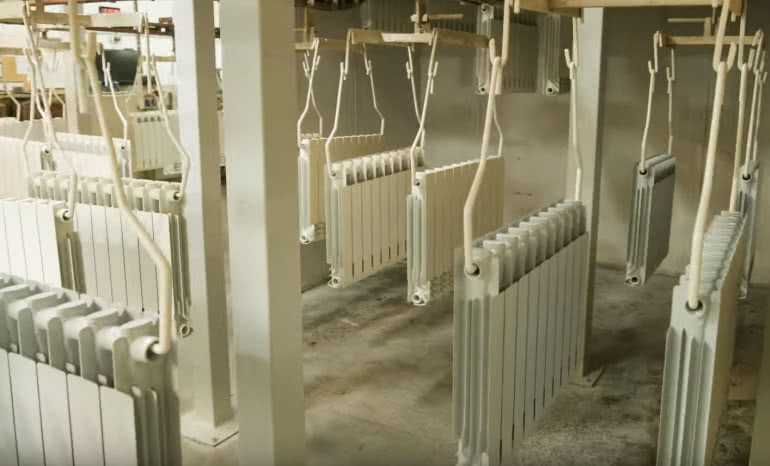 Jak powstaje grzejnik aluminiowy? Produkcja krok po kroku