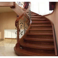 Wewnętrzne schody drewniane