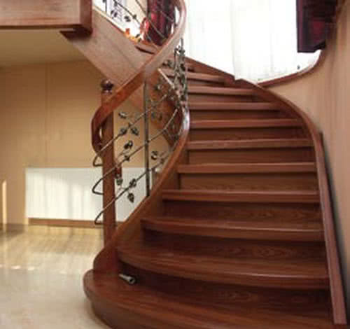 Wewnętrzne schody drewniane