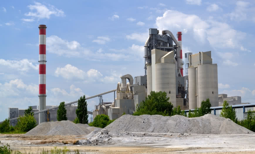 Cement z Ukrainy zalał rynek: zagrożenie dla polskich cementowni