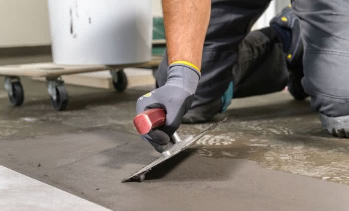 Rola włókien w zaprawach klejowych. Poradnik wykonawcy