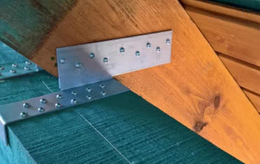 Murłata rozwarstwia się i pęka – co robić?