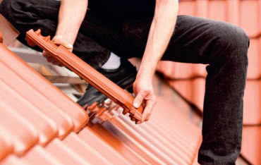 Naprawa części dachu - ocena szkód i działania doraźne