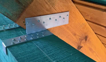 Murłata rozwarstwia się i pęka – co robić?