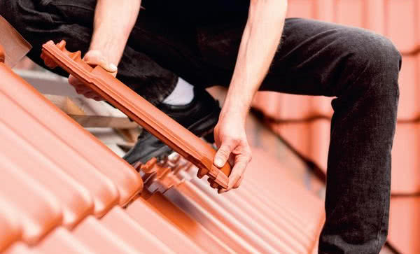 Naprawa części dachu - ocena szkód i działania doraźne