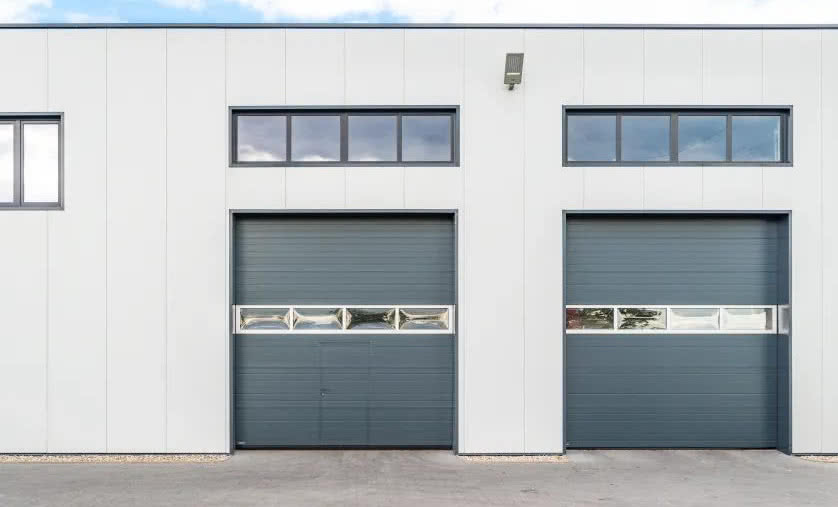 Bramy przemysłowe segmentowe ze stali lub aluminium