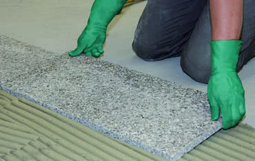 Jaka zaprawa klejowa do remontu łazienki, balkonu i tarasu?