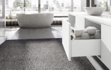 Bezuchwytowe otwieranie szafek