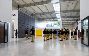 Strażacy szkolą się w nowoczesnej fabryce WIŚNIOWSKI