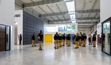 Strażacy szkolą się w nowoczesnej fabryce WIŚNIOWSKI