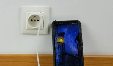 Jak zamontować gniazdo z ładowarką USB?